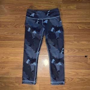 Lululemon Camo leggings cropped